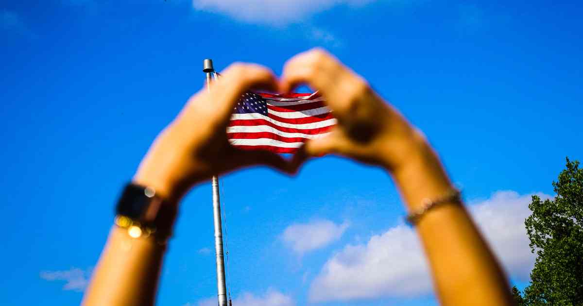 conservativism - US flag selfie - Photo by Edgar Colomba from Pexels